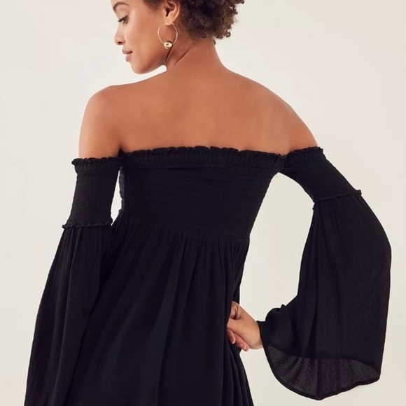 Elegant Black Off-Shoulder Skirt - Picture 3 of 6